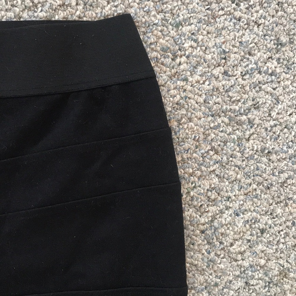 Black stretchy pencil skirt - Picture 2 of 3